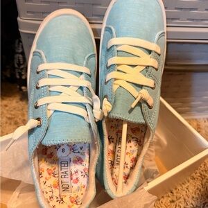 Blue Canvas Lace-Up Sneakers in Light Blue